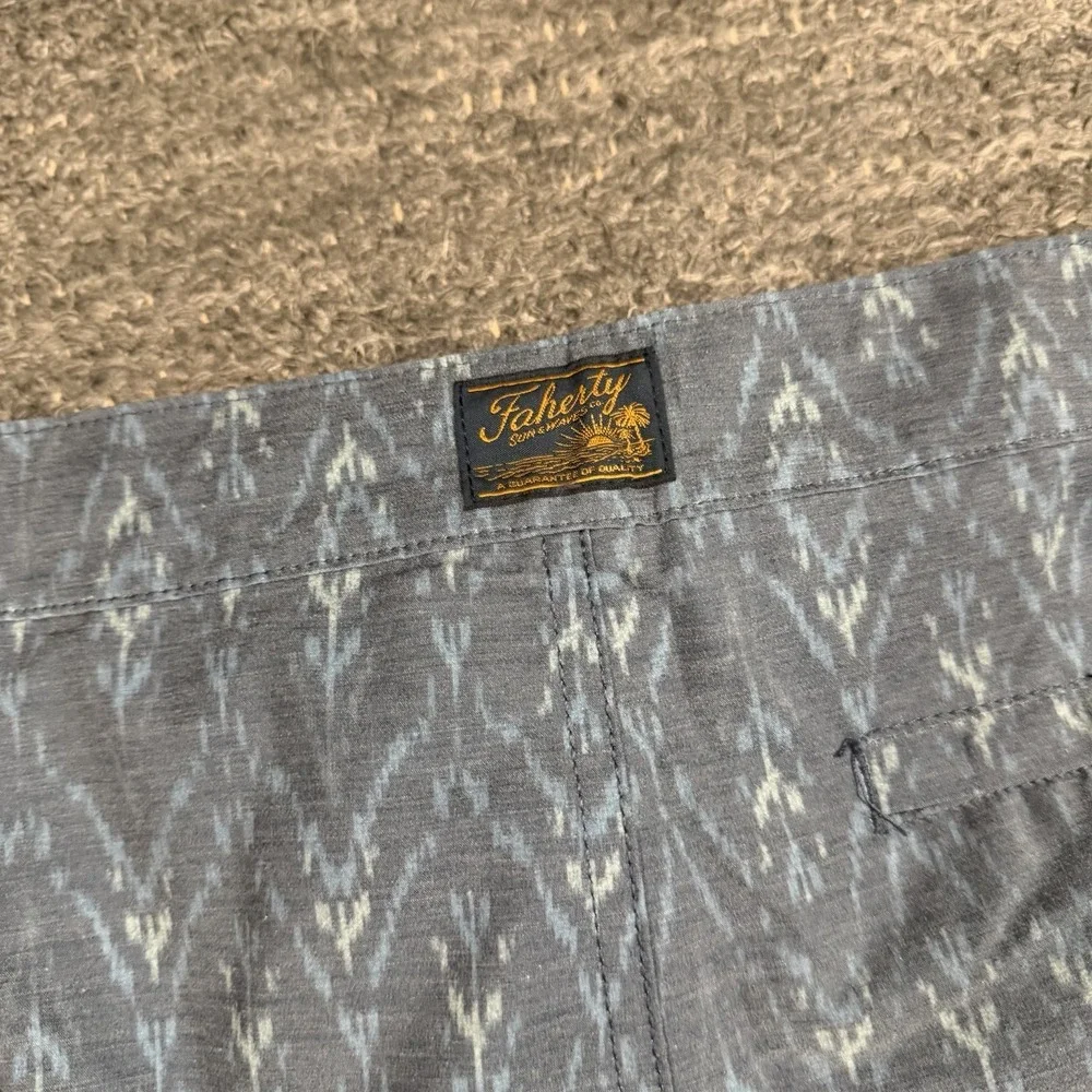 Faherty Boardshorts Men 28 Blue Biarritz Atlantic Waves Ikat 6